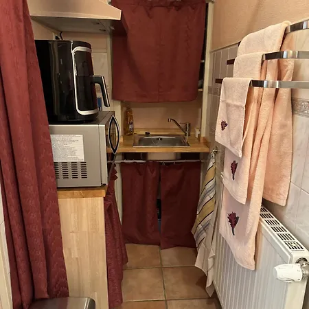 Apartment Centre *